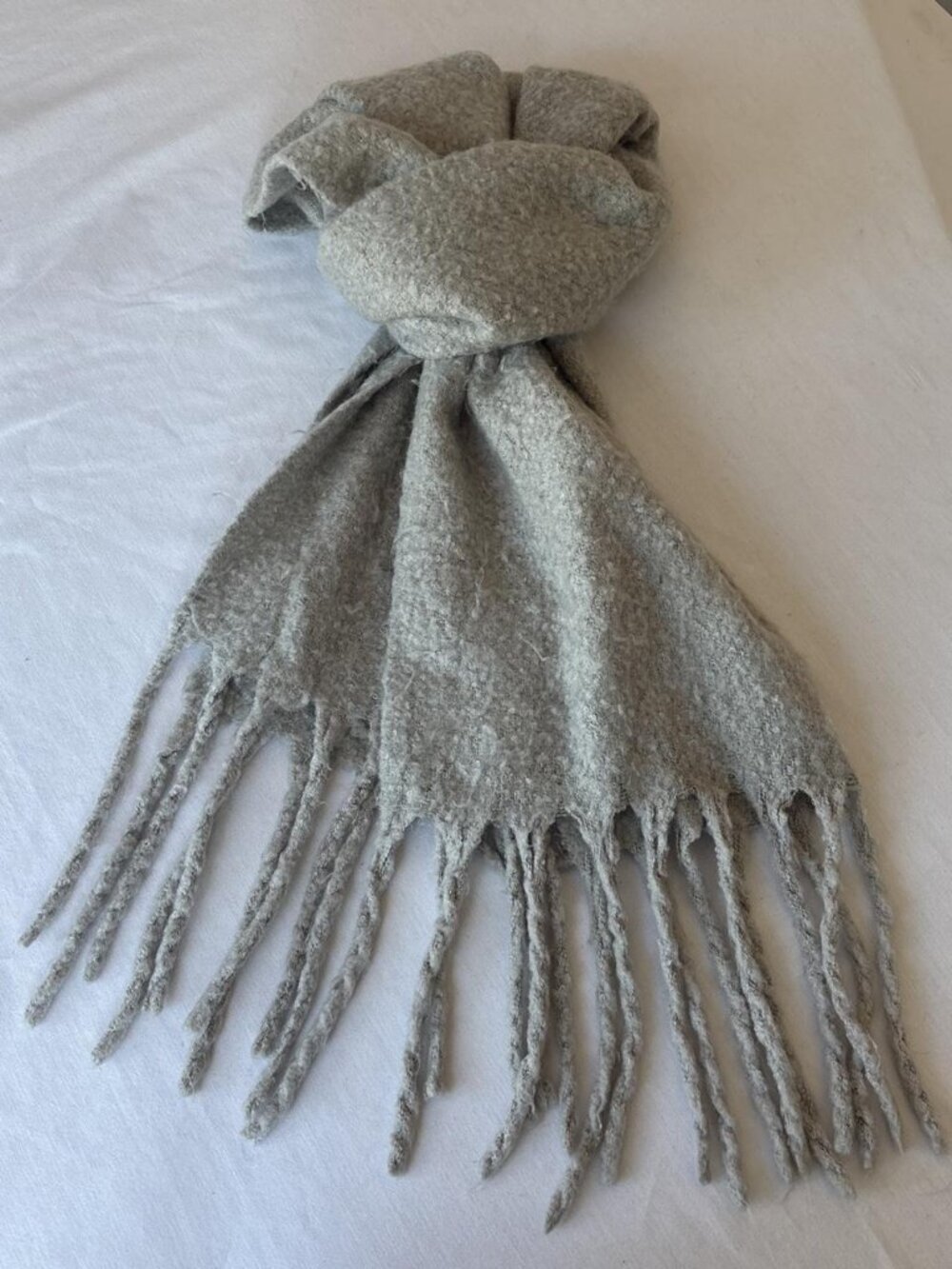 Urban Outfitters Gray Chunky Knit Fringe Scarf